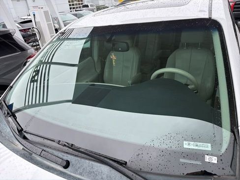 Used 2013 Toyota Sienna XLE w/ Entertainment Pkg image 6