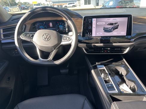 Used 2024 Volkswagen Atlas SE image 15