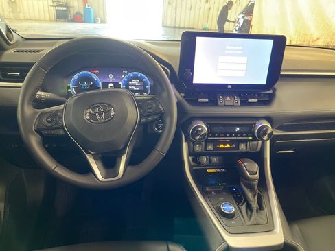 Certified 2025 Toyota RAV4 XSE w/ Advanced Technology Package AWD/4WD image 17