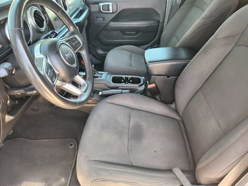 Used 2023 Jeep Wrangler Unlimited Sahara w/ Cold Weather Group AWD/4WD image 18