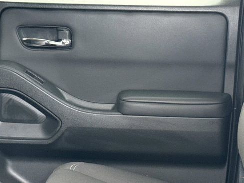 Used 2024 Nissan Frontier SV w/ SV Convenience Package image 14