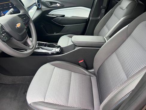 Used 2025 Chevrolet Trax LT FWD image 10