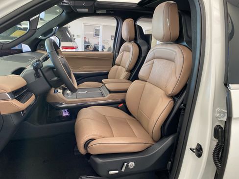 New 2025 Lincoln Navigator Black Label image 21