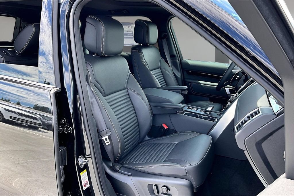 New 2026 Land Rover Discovery S AWD/4WD image 12