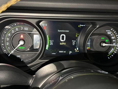 Used 2024 Jeep Wrangler Unlimited Sahara AWD/4WD image 21