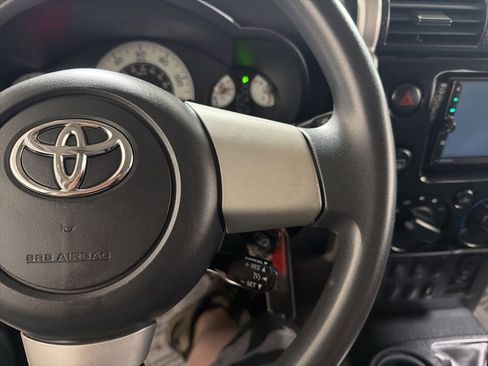 Used 2010 Toyota FJ Cruiser 4WD image 24