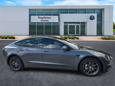 Used 2022 Tesla Model 3 Standard Range RWD image 3