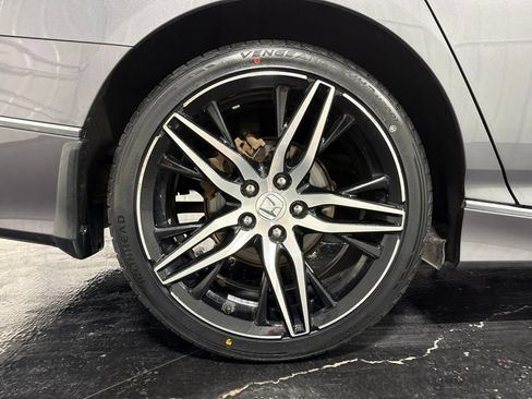 Used 2021 Honda Accord Touring image 8