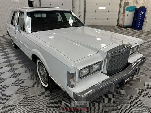 Used 1988 Lincoln Town Car Signature image 5