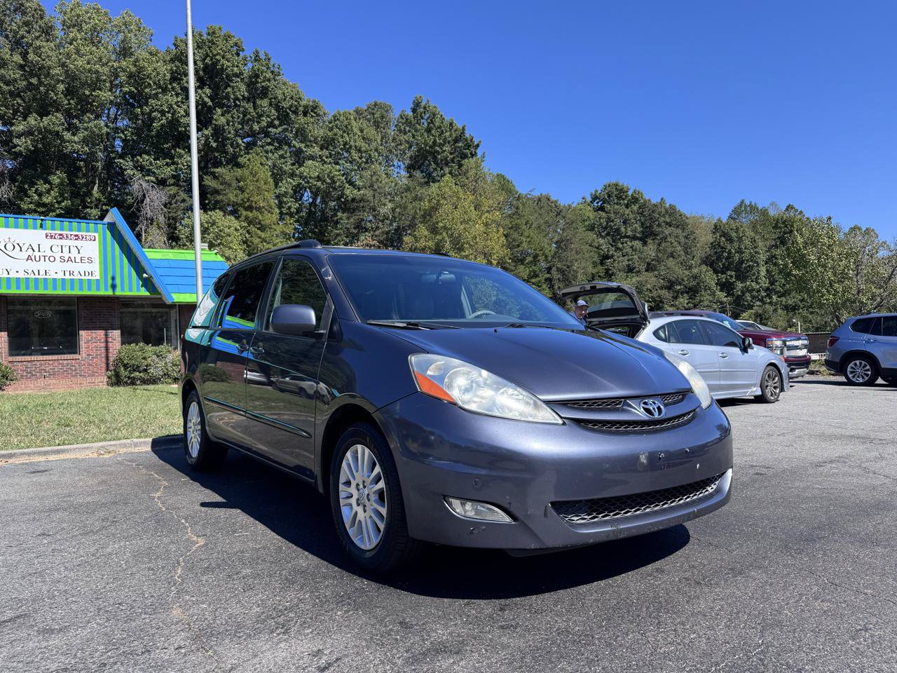 Used 2009 Toyota Sienna XLE Limited FWD image 3