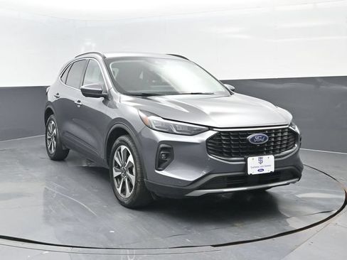 Certified 2024 Ford Escape Platinum AWD/4WD image 2