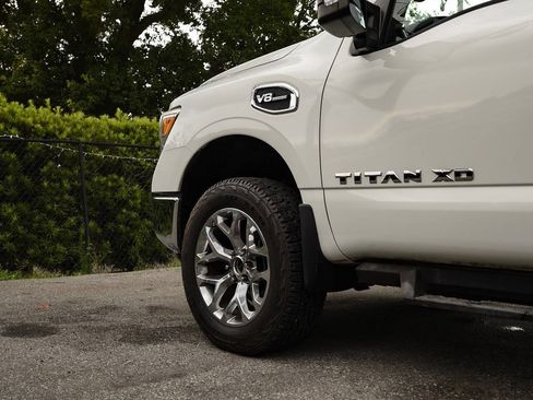 Used 2017 Nissan Titan SV AWD/4WD image 10