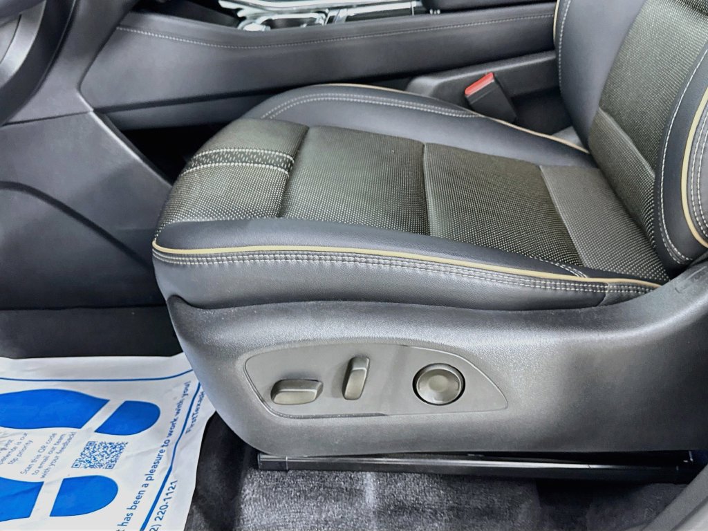 Used 2025 Chevrolet Traverse High Country AWD/4WD image 23