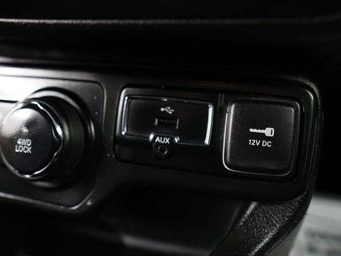 Used 2018 Jeep Renegade Latitude image 31