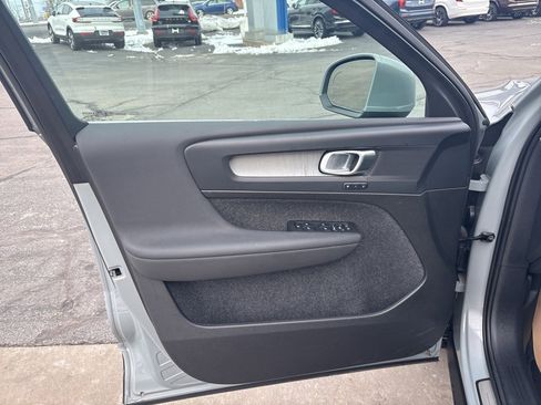 Certified 2025 Volvo XC40 B5 Plus image 17