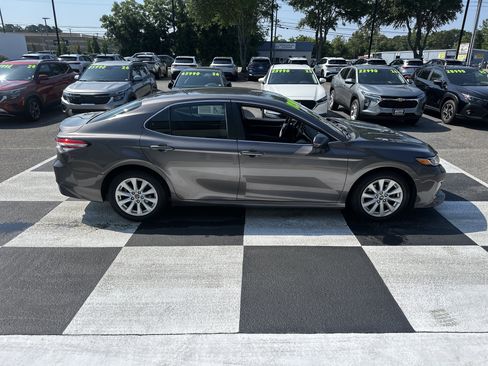 Used 2020 Toyota Camry LE FWD image 3
