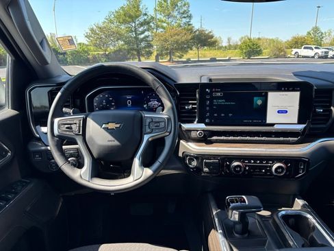 Used 2024 Chevrolet Silverado 1500 LT AWD/4WD image 23