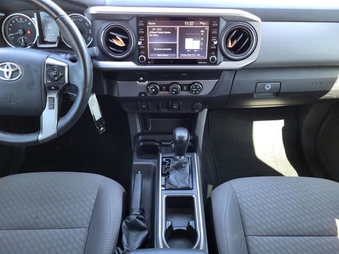Used 2020 Toyota Tacoma SR5 w/ SR5 Appearance Package (SM) image 15