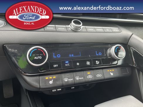 Used 2024 Hyundai Elantra SEL w/ Convenience Package FWD image 20