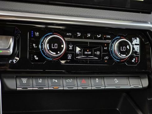 New 2026 GMC Sierra 2500 Denali w/ Denali Reserve Package AWD/4WD image 32