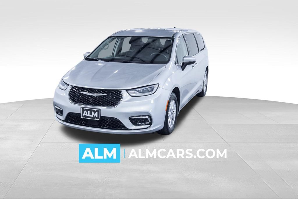 Used 2023 Chrysler Pacifica Touring-L FWD image 1