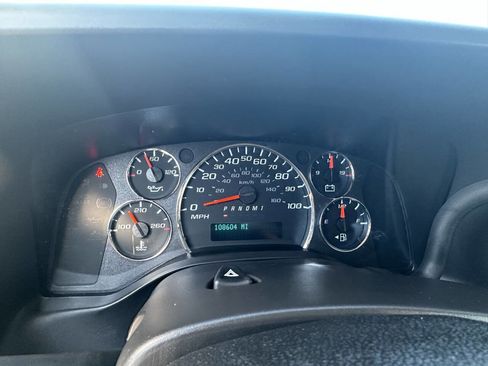 Used 2021 Chevrolet Express 2500 w/ Driver Convenience Package image 18