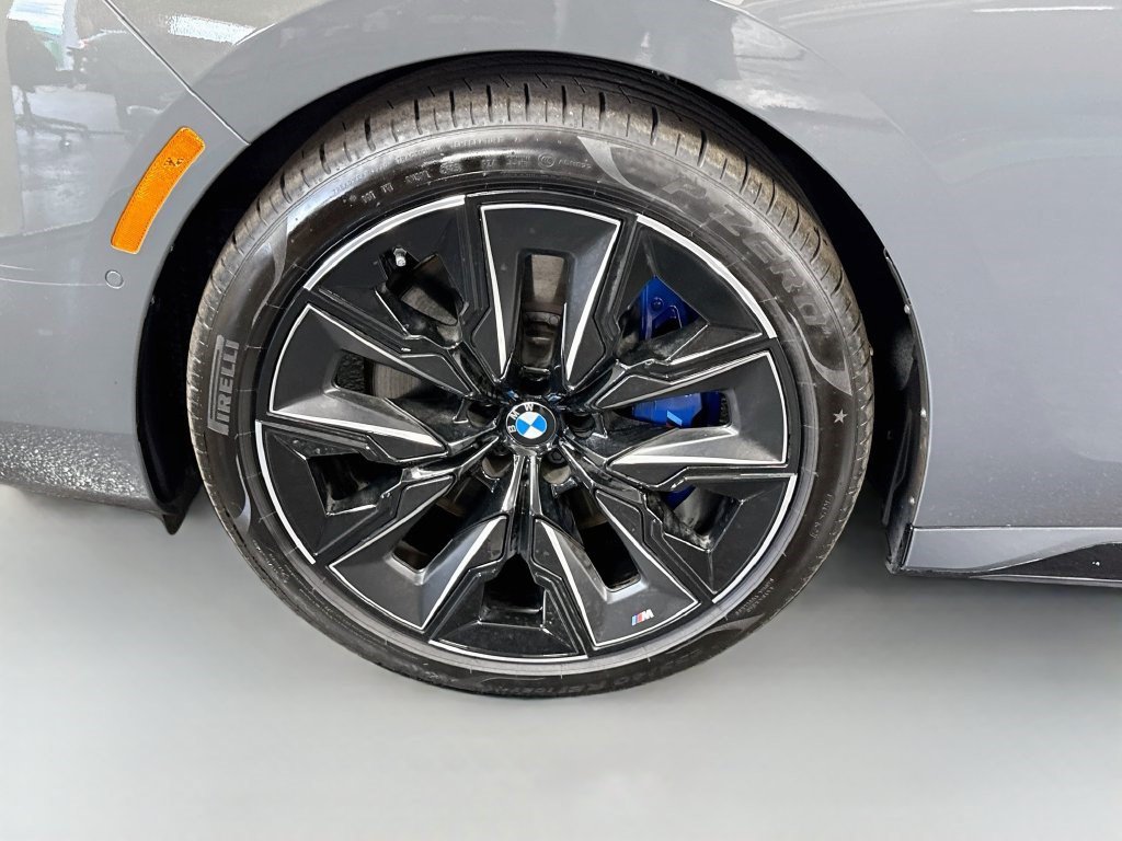Used 2026 BMW 740i w/ Premium Package RWD image 37
