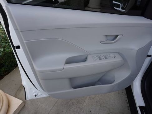 Used 2024 Hyundai Kona SEL w/ Convenience Package FWD image 21