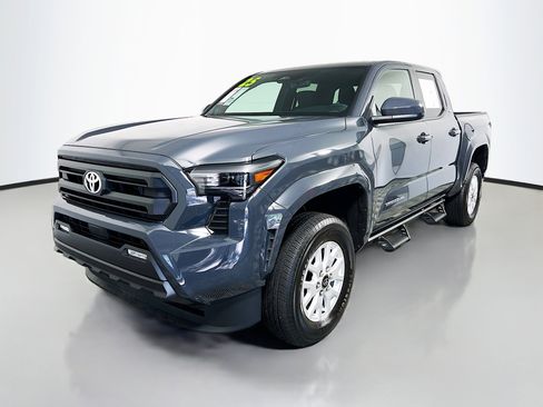 Used 2025 Toyota Tacoma SR5 AWD/4WD image 9