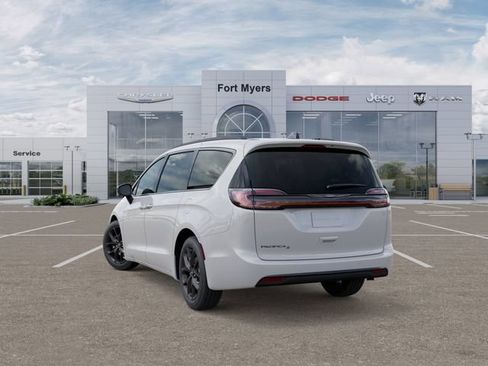 New 2026 Chrysler Pacifica Select FWD image 3