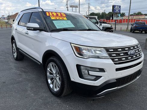 Used 2017 Ford Explorer Limited w/ Equipment Group 303A AWD/4WD image 7