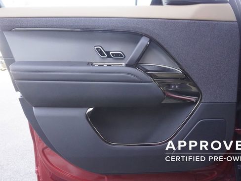 Used 2025 Land Rover Range Rover Sport Dynamic SE image 17