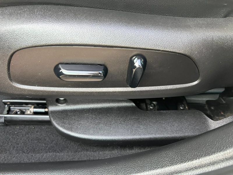 Used 2017 Chevrolet Cruze Premier FWD image 22