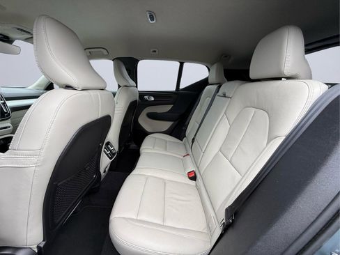 Used 2022 Volvo XC40 T5 Momentum AWD/4WD image 22