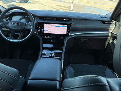 New 2026 Jeep Grand Cherokee Altitude image 20