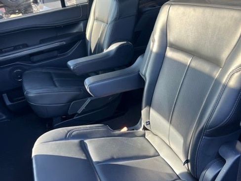Used 2024 Ford Expedition XLT image 14