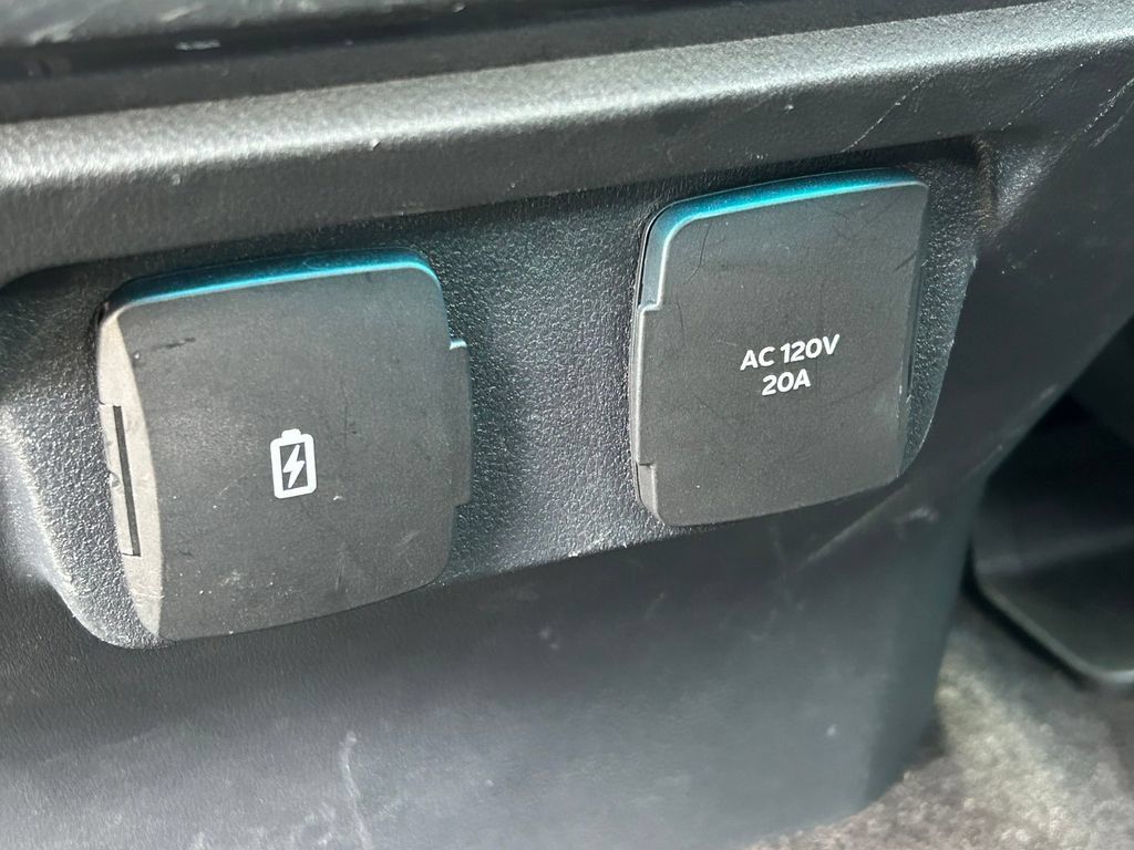 Used 2021 Ford F150 Lariat w/ Equipment Group 502A High AWD/4WD image 22