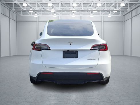 Used 2023 Tesla Model Y Long Range AWD/4WD image 5