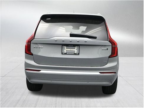 New 2026 Volvo XC90 B6 Plus w/ Protection Package Premier AWD/4WD image 4
