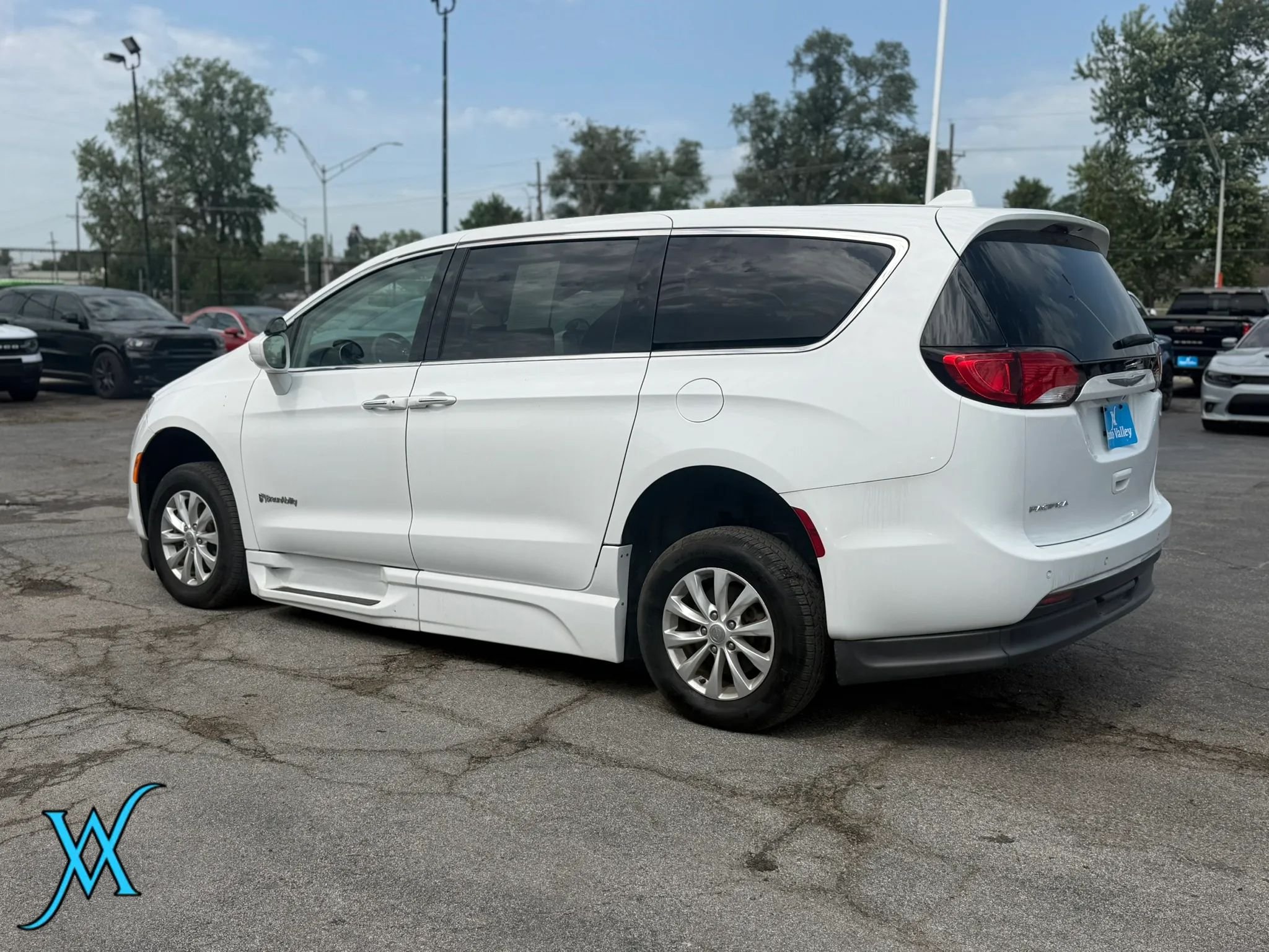 Used 2018 Chrysler Pacifica Touring Plus FWD image 5