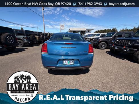 Used 2022 Chrysler 300 Touring L RWD image 6