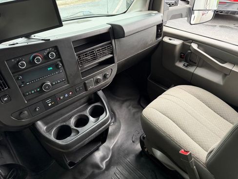 Used 2021 Chevrolet Express 3500 w/ Power Convenience Package RWD image 39