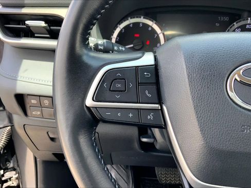 Used 2023 Toyota Highlander LE image 23