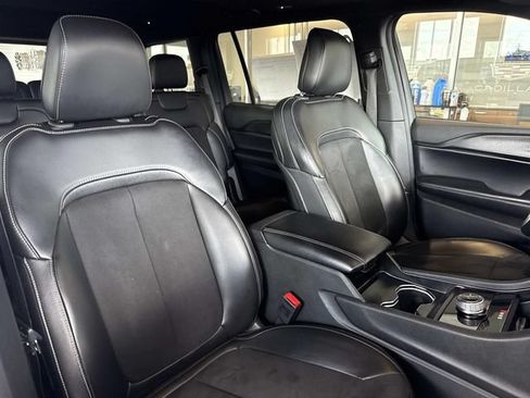Used 2023 Jeep Grand Cherokee L Altitude AWD/4WD image 22