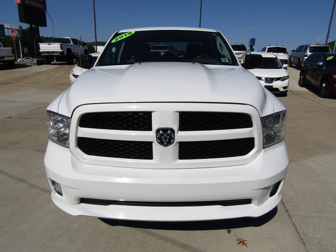 Used 2019 RAM 1500 Express AWD/4WD image 3