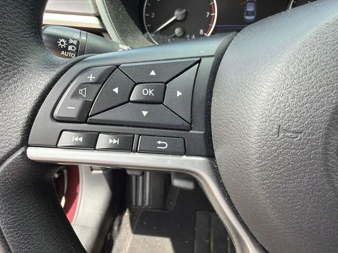 Used 2025 Nissan Altima 2.5 SV FWD image 18