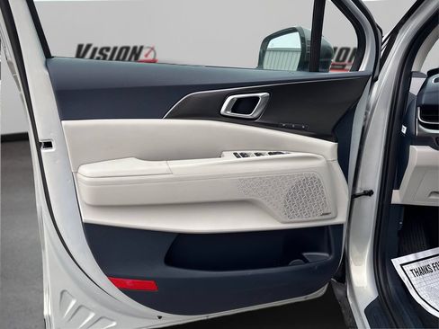 New 2025 Kia Carnival SX Prestige FWD image 17