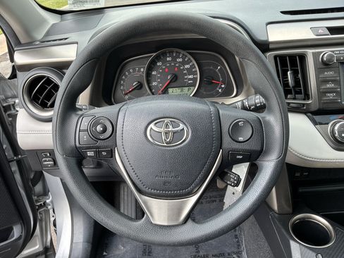 Used 2013 Toyota RAV4 XLE FWD image 18