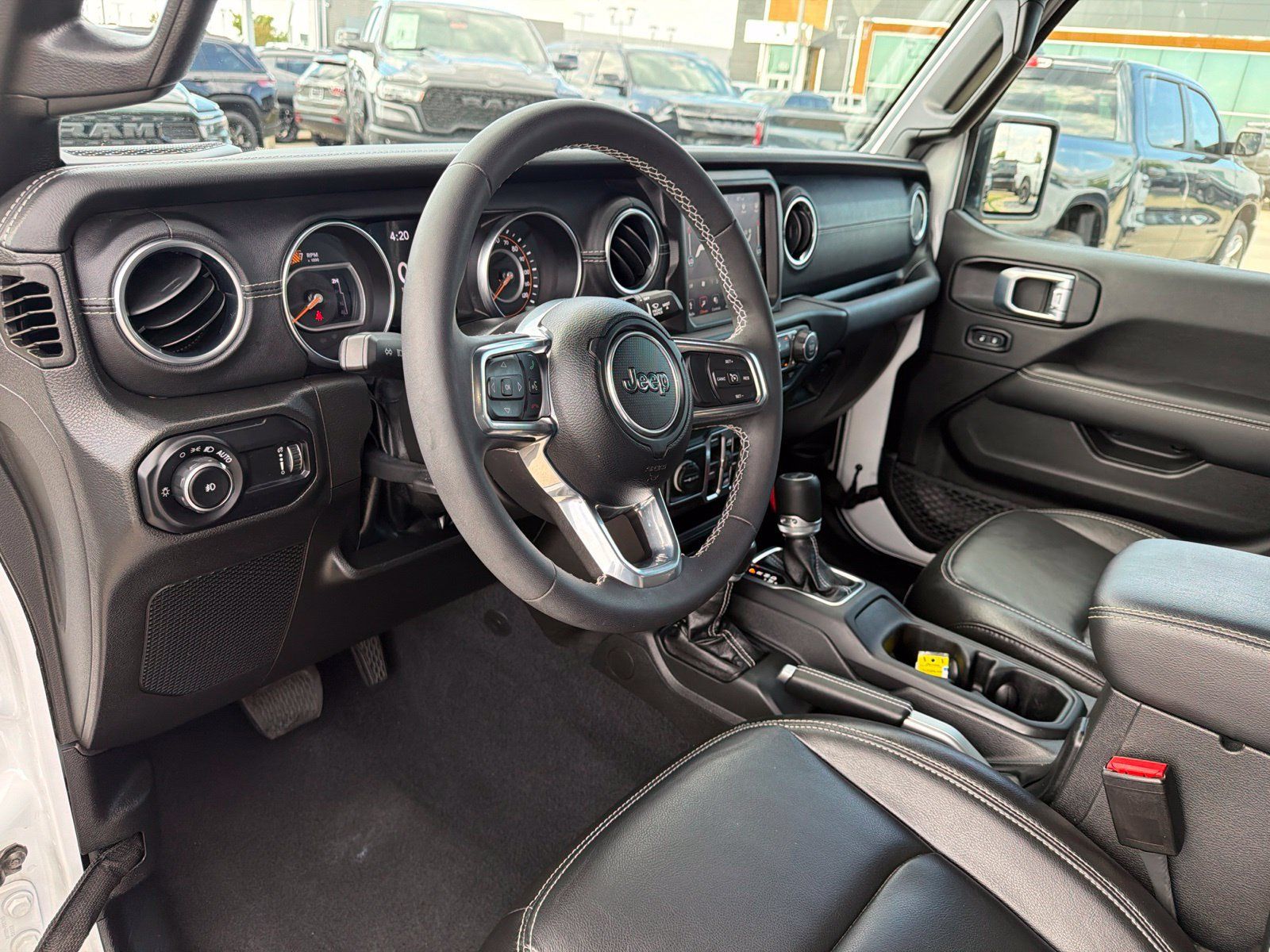 Used 2023 Jeep Wrangler Unlimited Sahara w/ Safety Group AWD/4WD image 10