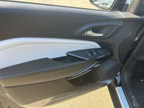 New 2026 Chevrolet Trax LT w/ Sunroof Package FWD image 11